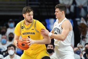 Hunter Dickinson Having A Good Sophomore Campaign For The Michigan Wolverines Basketball Team.