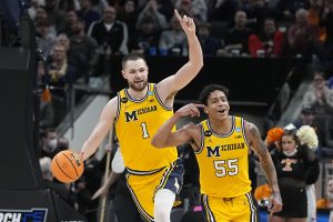 Hunter Dickinson & Eli Brooks Lead The Way For The Michigan Wolverines Basketball Team To A 2nd Rd Victory Over The Tennessee Volunteers……