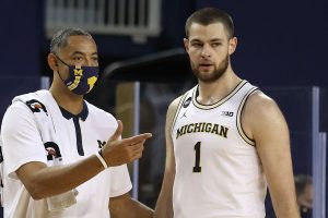 Hunter Dickinson Guide The Michigan Wolverines To A Win At The Crisler Center In Ann Arbor.