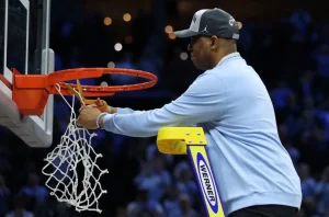 Hubert Davis Taking His North Carolina Tar Heels Basketball Team To The 2022 Final 4………