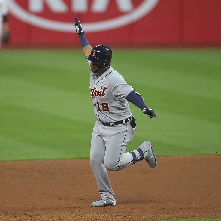 Isaac Paredes Going To The Tampa Bay Rays……. – Miller Sports Time